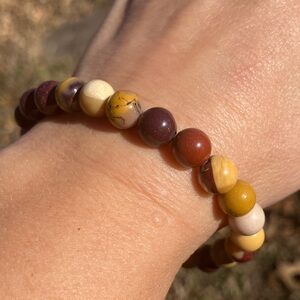 NWOT Shiny Elastic Mookaite Jasper Beaded Bracelet